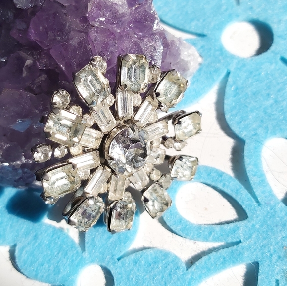 Brooch - Picture 2 of 4